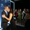 Juliana Paes cumprimenta Antonio Banderas em lançamento de perfume do ator no Rio