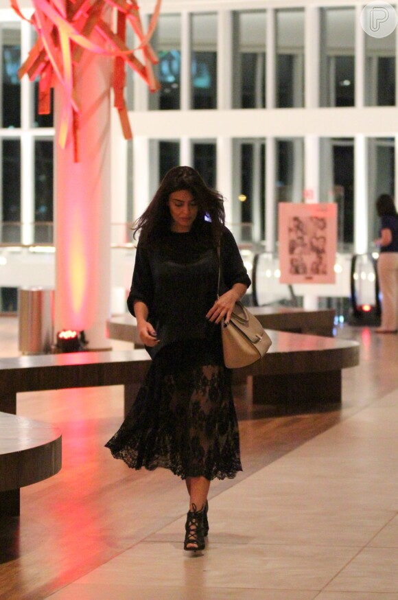 Juliana Paes passeou por shopping neste sábado, 6 de junho de 2015