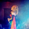 A cantora se apresentou numa boate gay e agradeceu o carinho do público