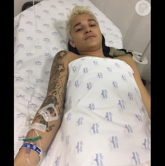 Recentemente MC Gui precisou enfaixar os dois braços após ter caído durante um show em São Paulo 