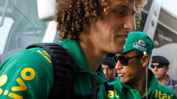 Neymar chega a Porto Alegre com a Seleção Brasileira para jogo contra França