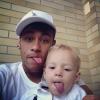 Neymar posta foto ao lado do filho Davi Lucca, nesta segunda-feira, 10 de junho de 2013