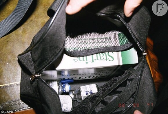 Uma maleta com diversos frascos de remédios fora encontrados no quarto do artista