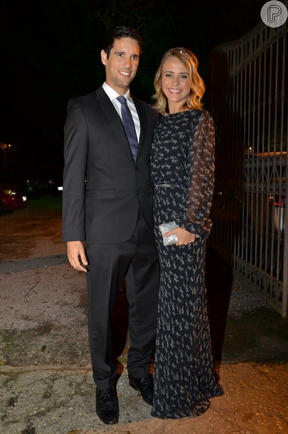 Juliana Silveira vai com o marido, João Vergara, ao casamento de Bárbara Borges com o empresário Pedro Delfino
 