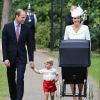 Príncipe William e Kate Middleton chegaram à cerimônia de batismo da filha mais nova, Charlotte, que ocorreu no último domingo, dia 5 de julho, ao lado do filho mais velho, George