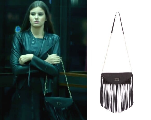 A bolsa Of-ficium (R$ 275,90) foi usada por Angel (Camila Queiroz) para um trabalho do 'Book Rosa' da 'Fanny Models'
