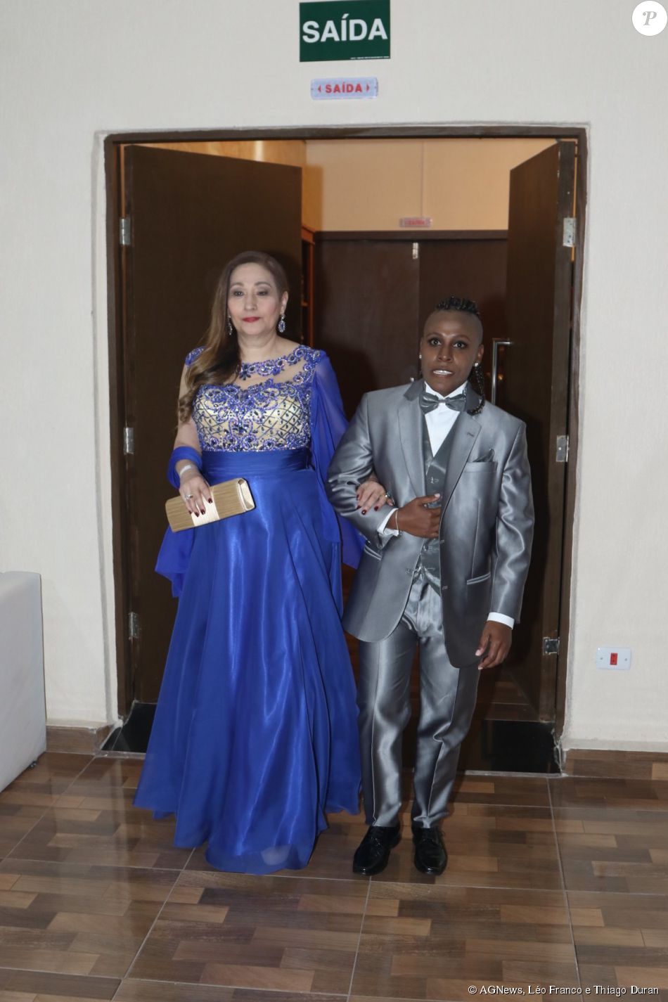 Sonia Abrão conduz noiva Neném ao altar em casamento com Thais Baptista, nesta segunda-feira, 6 de julho de 2015