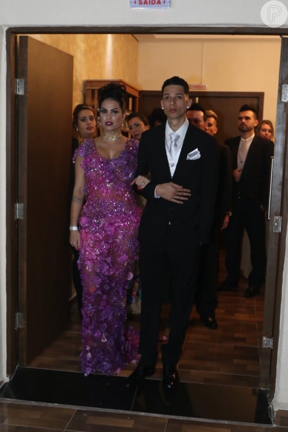 Mc Sexy foi uma das madrinhas do casamento da cantora Neném com Thais Baptista, nesta segunda-feira, 6 de julho de 2015, em São Paulo