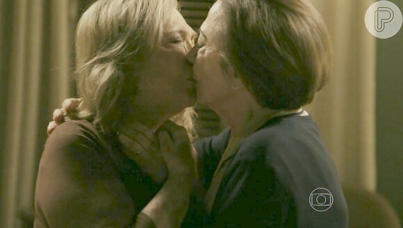 A novela 'Babilônia' já começou com um beijo gay entre Fernanda Montenegro e Nathalia Timberg