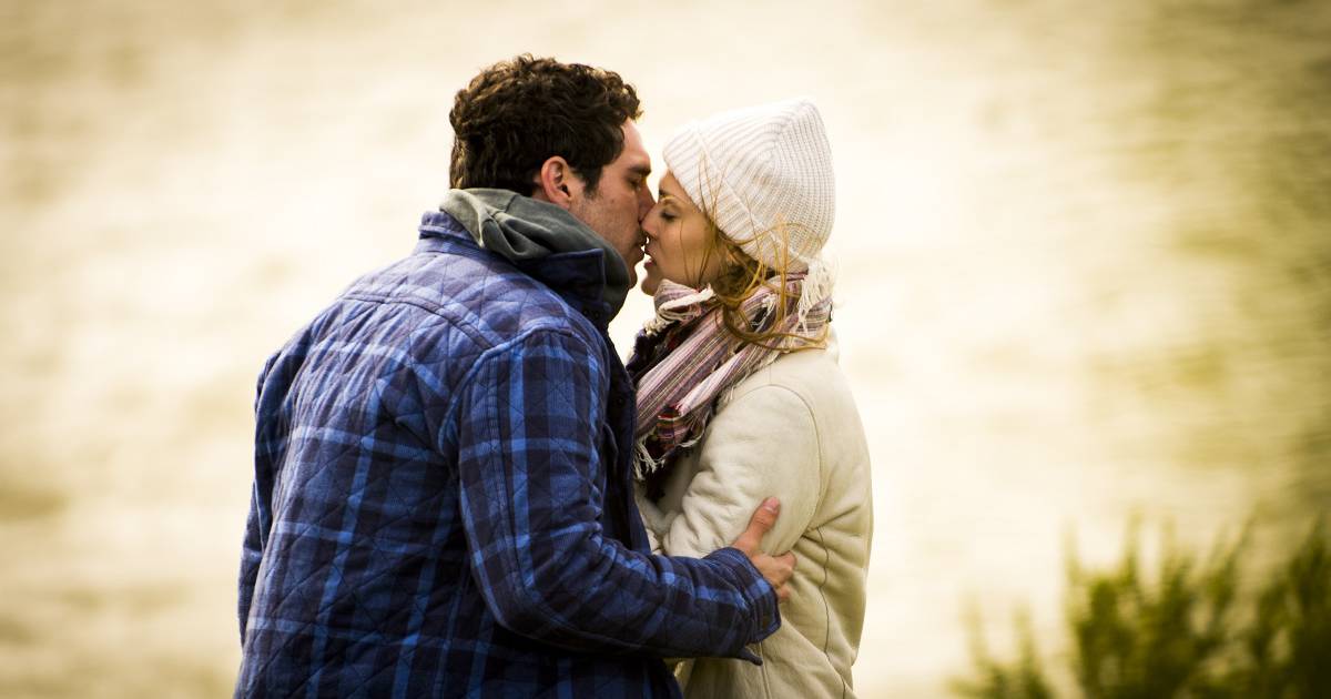 Felipe (Michel Noher) se declarou e beijou Júlia (Isabelle ...