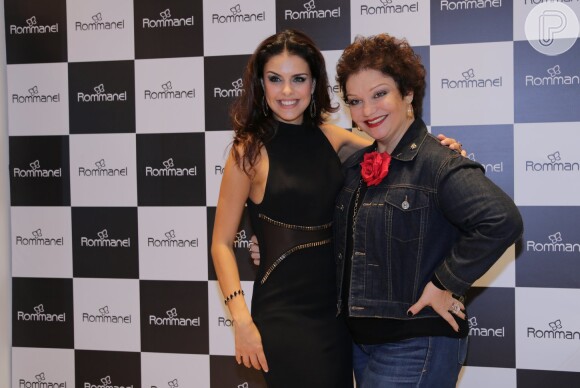 Paloma Bernardi também tirou fotos ao lado de Mônica Sangalo, irmã de Ivete Sangalo