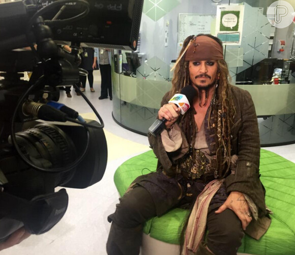 A visita de Johnny Depp foi gravada pelo programa "Juiced TV", um canal feito pelas crianças do hospital Lady Cilento Children