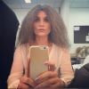Flavia Alessandra postou seis fotos de peruca enquanto esperava a filha Giulia Costa fazer teste de maquiagem para 'Malhação' nesta quarta-feira, dia 8 de julho de 2015. Ela foi comparada à cantora Maria Bethânia por causa desta foto e escreveu na legenda que essa foi sua preferida