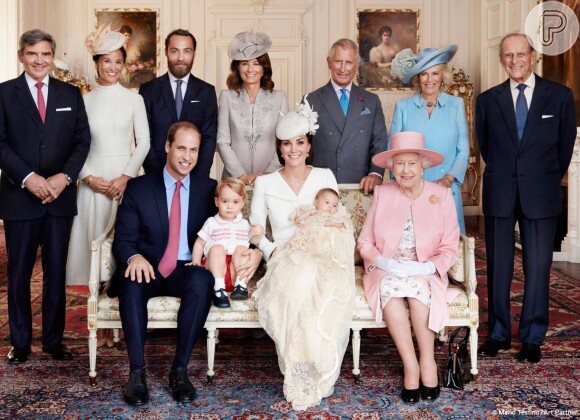 Família Real divulga fotos oficiais do batizado da filha caçula de William e Kate, Charlotte. A cerimônia aconteceu no último domingo, dia 05 de julho de 2015, na Inglaterra