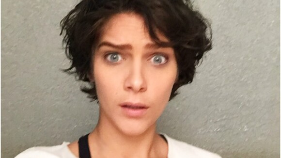 Isabella Santoni aparece com cabelo escuro em rede social: 'Acordei morena!'
