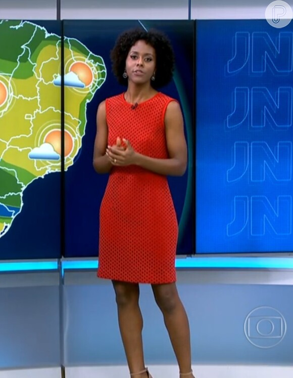 Maju adora apostar no vermelho! O vestido Amissima de R$ 219,90 (também disponível nas cores azul e preto) foi uma opção para apresentar a previsão do tempo no 'JN'