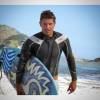 Christian Villegas, de 'Verdades Secretas', pratica surfe e outros atividades para manter a forma: 'Sempre fui do esporte'