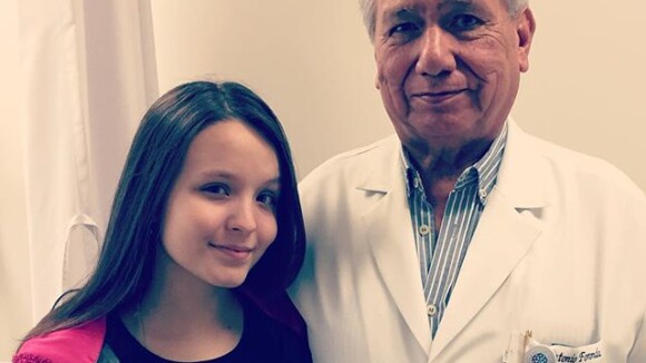 Após acidente, Larissa Manoela retira ponto em consulta: 'Sem colar cervical'