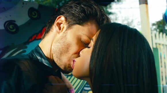 André Bankoff, o Pedro da novela 'Babilônia', participou do clipe e até beijou Anitta