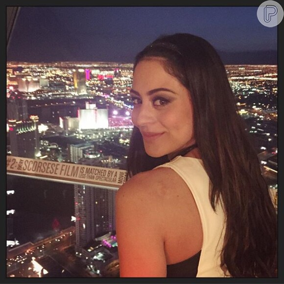 'No topo de Las Vegas! Que cidade incrível! Amando a experiência', escreveu Carol Castro ao postar a foto no Instagram