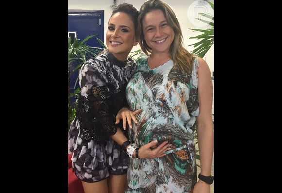 Claudia Leitte e Fernanda Gentil trocaram algumas figurinhas sobre maternidade no quadro 'Mamãe Gentil', da Rede Globo, neste domingo, dia 18 de julho de 2015