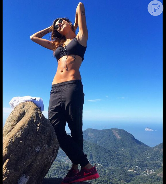 Thaila Ayala mostrou sua barriga chapada ao publicar uma foto em seu Instagram neste domingo, 19 de julho de 2015