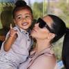 Kim Kardashian contratou personal trainer para cuidar da filha, North West, de 2 anos, de acordo com o site 'Radar On line'