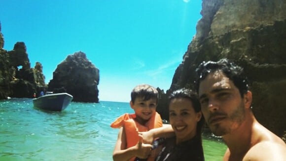 Thiago Rodrigues viaja de férias com a mulher, Cris Dias, e o filho: 'Alegria'