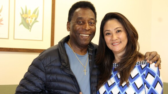 Pelé, de 74 anos, recebe alta hospitalar após cirurgia na coluna, em São Paulo