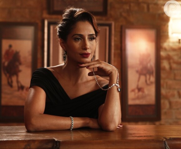 O sucesso de Regina (Camila Pitanga) incomoda Cris (Tainá Müller), na novela 'Babilônia'