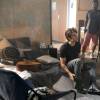 Chay Suede gravou cheio de estilo o comercial de uma grife masculina na última segunda-feira, 20 de julho de 2015