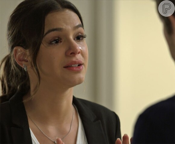 Mari (Bruna Marquezine) decidiu se afastar de Benjamin (Maurício Destri) quando soube da gravidez de Margot (Maria Casadevall), na novela 'I Love Paraisópolis'
