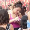 Bruna Marquezine atende fãs antes de ensaiar para o 'Dança dos Famosos'