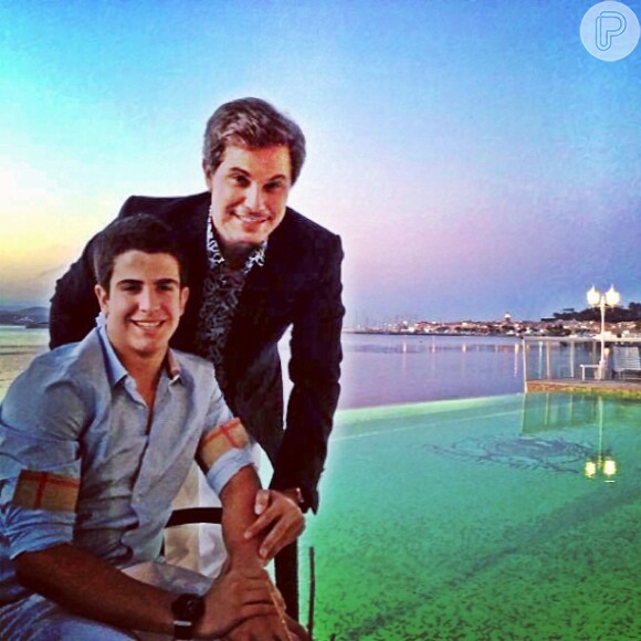 Enzo Motta e o pai, Edson Celulari, curtem dias de férias em Saint Tropez, na França, em 1 de julho de 2013