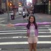 Sofia, filha de Claudia Raia e Edson Celulari, posa na Times Square, em Nova York