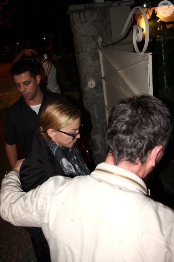 Madonna entra em restaurante no Rio