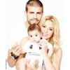 Shakira posa com o marido, Gerard Piqué, e o filho, Milan, de cinco meses