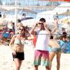 Fernanda Lima e Rodrigo Hilbert curtiram a praia do Leblon no sábado de sol