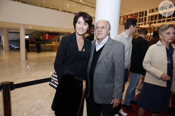Cassia Kis Magro e Ary Fontoura se encontram na noite de inauguração do Teatro Bradesco, no Rio