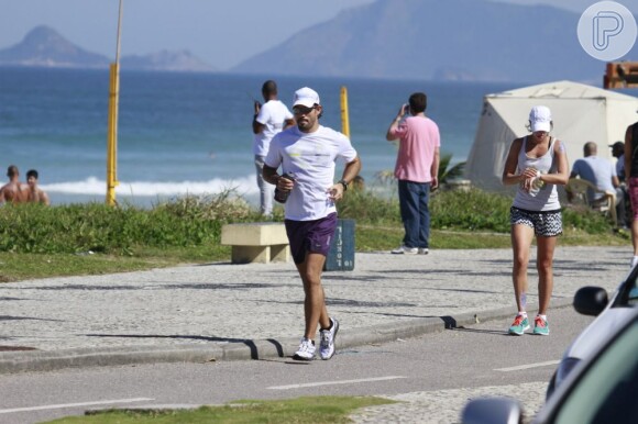 Juliano Cazarré se exercita no Rio de Janeiro