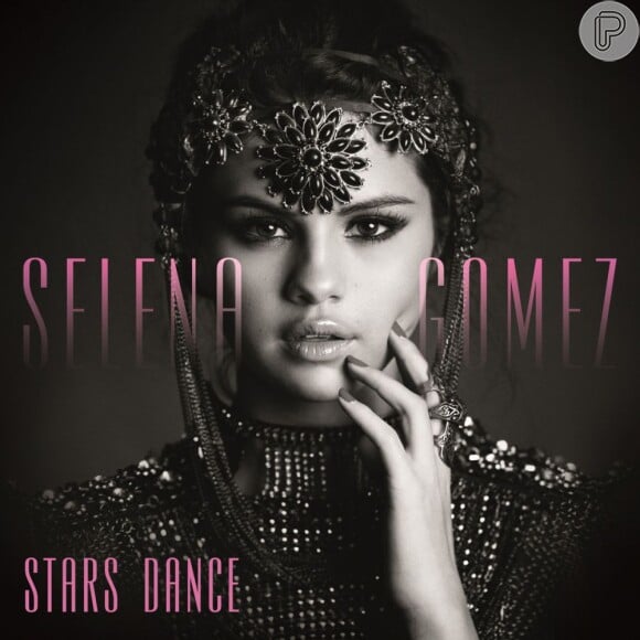 Selena Gomez está lançando o primeiro álbum solo da carreira. 'Stars Dance' chega às lojas dias 23 deste mês