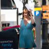 Jennifer Aniston roda filme nas ruas de Nova York, nos Estados Unidos, em 17 de julho de 2013