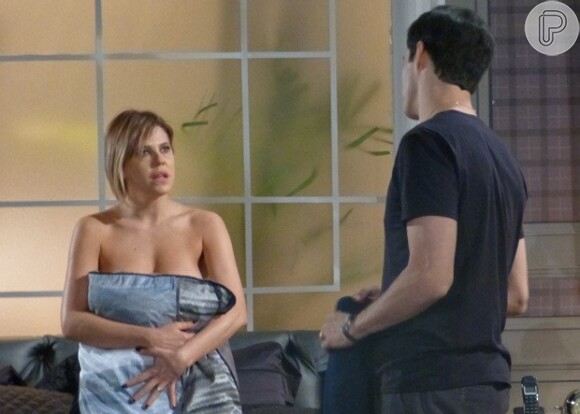 Félix (Mateus Solano) garante a César (Antonio Fagundes) que fazia Edith (Bárbara Paz) feliz na cama, em 'Amor à Vida'