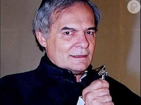 Padre José Vilela (Othon Bastos) em 'A Padroeira' (2001)
