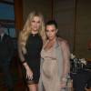 Ao lado da irmã Khloe Kardashian, Kim fez a linha recatada usando um vestido mais discreto em um evento no início de setembro