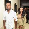 Seja sozinha ou acompanhada de seu marido, Kanye West, Kim Kardashian chama a atenção com seus looks cada vez mais sexy. Como esse Givenchy assimétrico usado na festa promovida pela cantora Rihanna