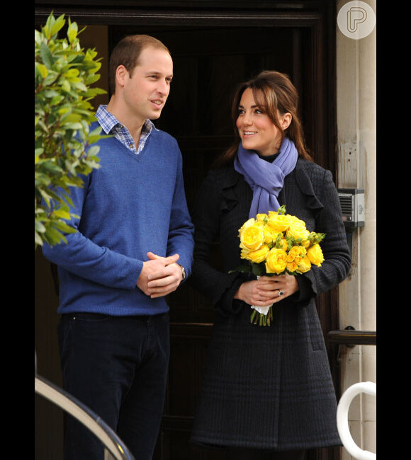 Grávida, Kate Middleton deixa hospital ao lado de príncipe William, em dezembro de 2012