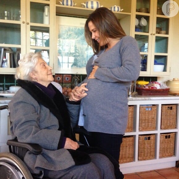 Rosa May Sampaio, mãe de Guilhermina Guinle, postou recentemente no Instagram uma foto da atriz com a avó: 'Mamãe e as Minas'