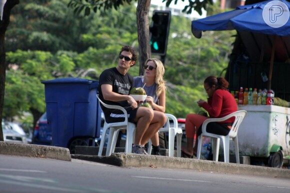Gabriel Braga Nunes e a namorada, Isabel Mello, são raramente fotografados juntos