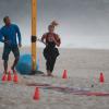 Carolina Dieckmann foi flagrada fazendo exercícios físicos na praia nesta segunda-feira, em 29 de julho de 2013